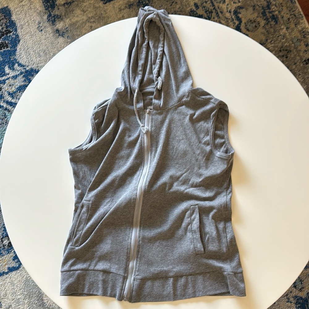 Sleeveless gym hoodie like new